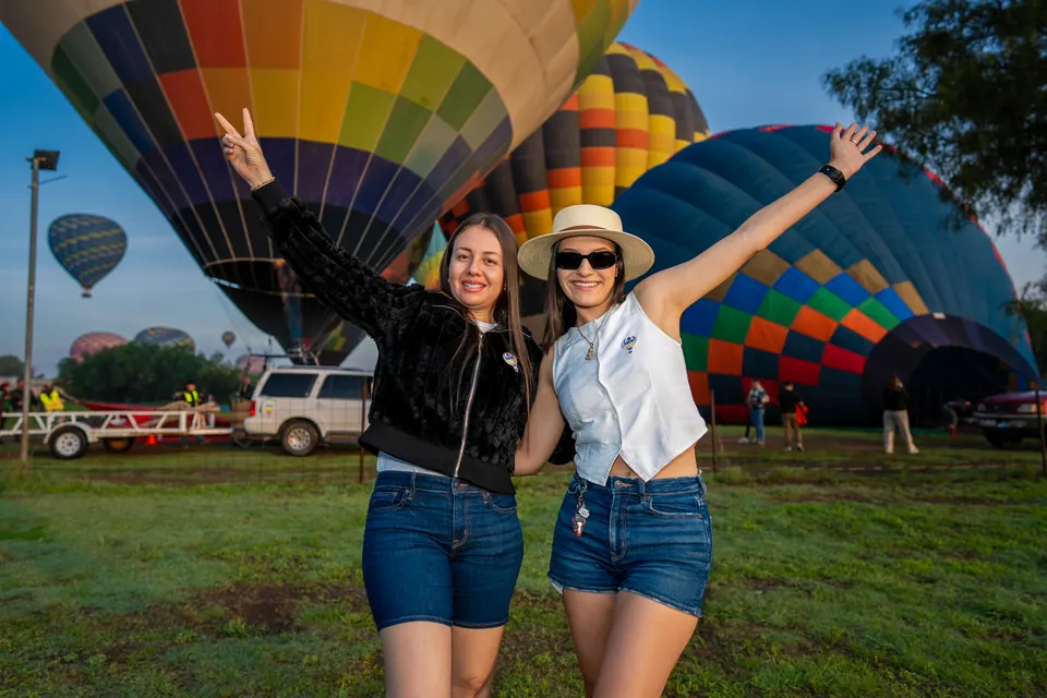 Couple embracing on the basket before their sunrise balloon flight in Teotihuacan