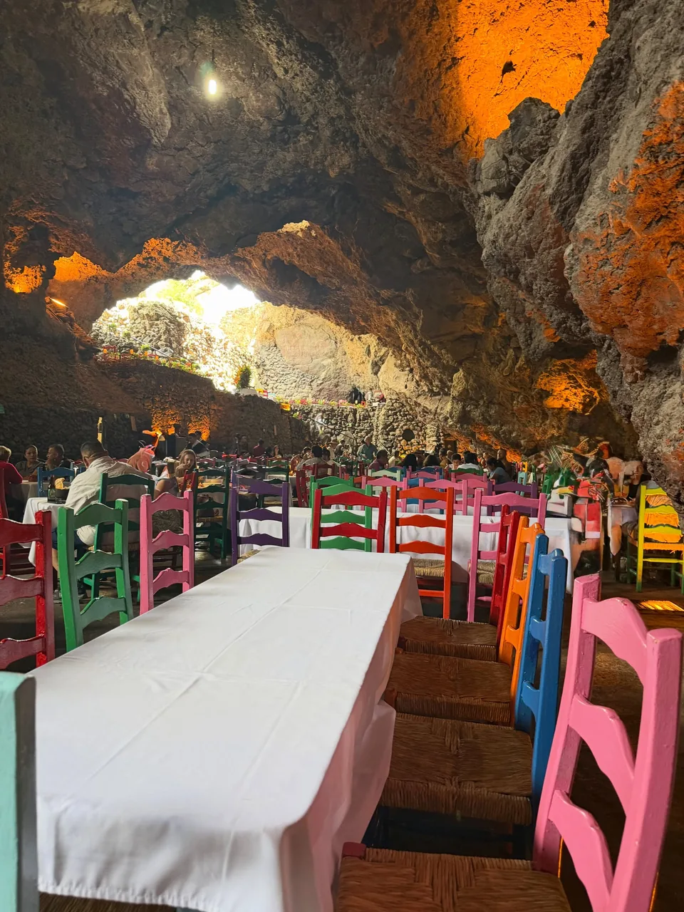 A long table laid for a group at La Gruta Teotihuacan